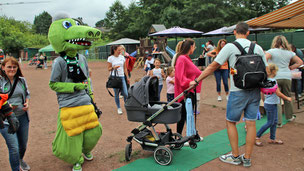 Besucher auf dem Kinderfest