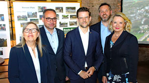 v.l. Stefanie Herpens-Usemann, Udo Gerads, OB Felix Heinrichs, Jörg Engels, Barbara Fitzek