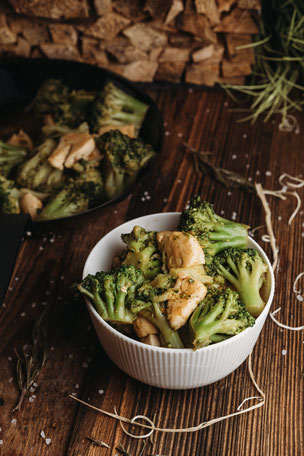 Low Carb Hähnchen Brokkoli Pfanne