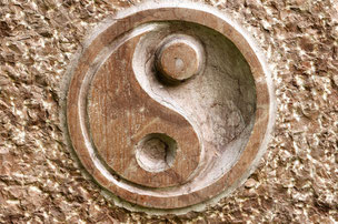 Das Yin und Yang Symbol symbolisiert Harmonie zwischen den Elementen