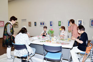 こぎん刺し　高木裕子講師　和紙絵画  石田千恵子講師　ファブリック３Ｄアート  礪波賀與江講師　鉛筆画  小林岳講師　鉛筆画  安住孝史先生　陶磁器上絵付絵師  田邊貴子講師　