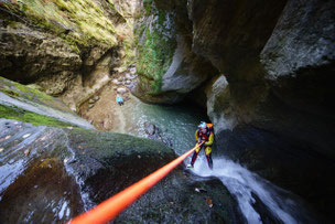 abseilen rutschen springen canyoning ötztal haiming tirol wasser familien adrenalin