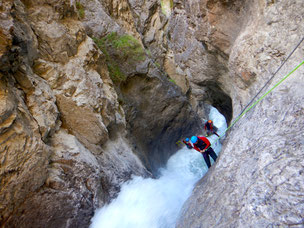 aktiv Abseilen Hachleschlucht Hochimst caynoning wasser seil natur abenteuer