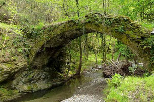 Pont en pierres de schiste Vallée Longue Cevennes - LOZERE Photo © Nadine Vilas