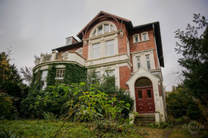 Abandoned Villa "Red Room" in Kiel