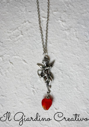 Collana Cupido, realizzata con ciondolo in argento tibetano e cuore in vetro.