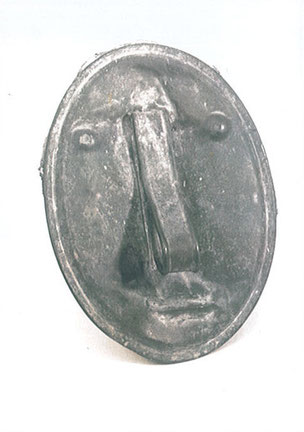 Milchkannendeckel in ein Gesicht verwandelt. 