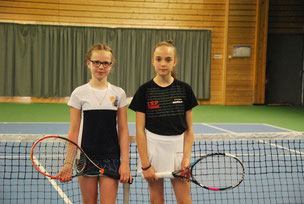 Finaliste 13/14 ans filles : A droite Laure PICHON (Brest LSP) gagnante et à gauche Alona TRECAN