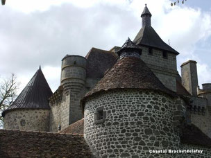 transformation du château de villemonteix en passant de la forteresse au style renaissance