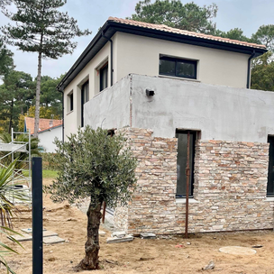 Pierre de parement pour murette ou pour façade de maison design. Façade de maison moderne et citadine, design et décor unique pour sa maison. Protéger ses murs extérieurs des intempéries. Embellir sa façade de maison avec la pierre de parement décorative 