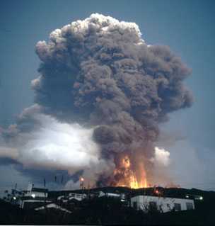 21日に起こった山腹割れ目噴火の写真