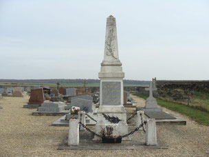 Le monument aux morts d'Artonges.