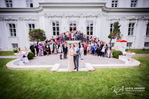 Hochzeitsfoto vor dem Palais Schönburg