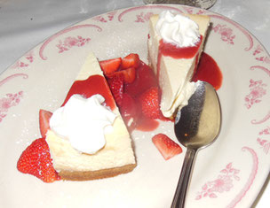 Maggiano's New York Style Cheesecake with Strawberries