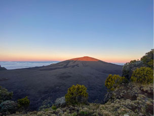 Piton de la Fournaise au lever du soleil, volcan actif de La Réunion, excursion depuis Saint-Leu