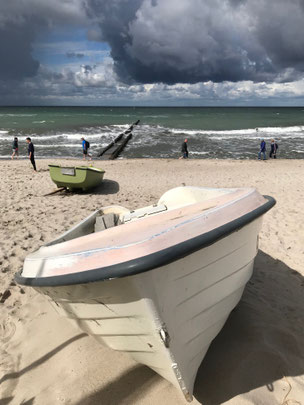 Bild: Boot am Strand von Ahrenshoop