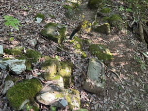 竿石のみ据付け　（左側）