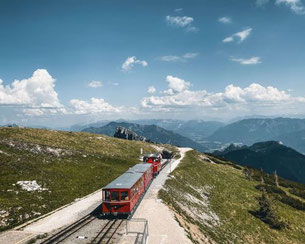 Schafbergbahn auf den Schafberg mit Panoramablick über den Wolfgangsee und die Bergwelt im Salzkammergut