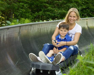 Sommerrodelbahn am Wolfgangsee mit Familie im Aktivurlaub im Salzkammergut