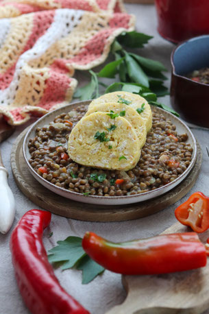 Linsen mit Käseserviettenknödel