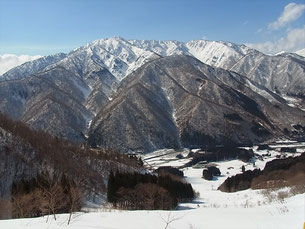 ゲレンデ上部から三方崩山方面
