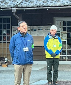 スタッフ終了の挨拶する飯塚さんと脇本さん