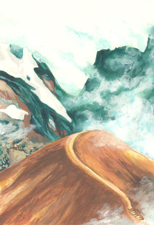 Gouachebild "Weg über den Berg": Ein kleiner Weg mit Treppenstufen an dünenartigem Bergkamm, im Hintergrund schneebedeckte, raue Berge mit Nebel