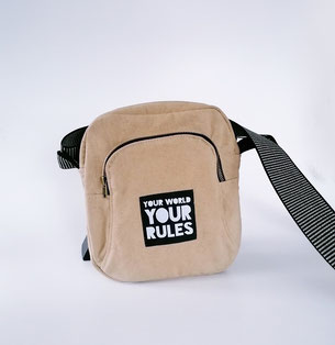 Kleine kompakte Umhängetasche/Crossbody Bag aus einem karamellfarbenem Canvas für Sie oder Ihn.