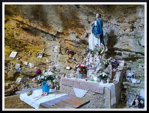 Grotte-chapelle Notre-Dame de Calern et sommet de Calern