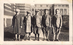 Mein armenischer Großvater kurz nach der Immigration in die USA (2. v. r.)