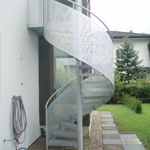 Spindel Treppe Aussen Luzern Willisau Stadelmann Metallbau AG