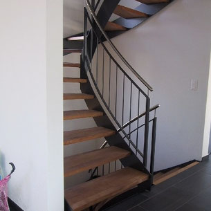 Treppe Innen Metall Holz Handlauf Luzern Willisau Stadelmann Metallbau AG