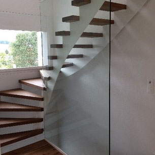 Treppe Innen Metall Holz Handlauf Luzern Willisau Stadelmann Metallbau AG