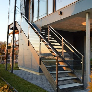 Treppe Aussen Metall Glas Luzern Willisau Stadelmann Metallbau AG