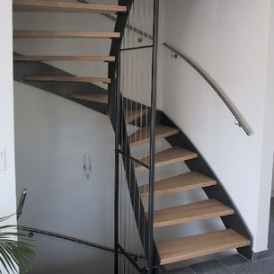 Treppe Innen Metall Holz Handlauf Luzern Willisau Stadelmann Metallbau AG