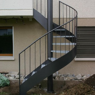 Spindel Treppe Aussen Luzern Willisau Stadelmann Metallbau AG