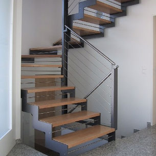 Treppe Innen Metall Holz Handlauf Luzern Willisau Stadelmann Metallbau AG