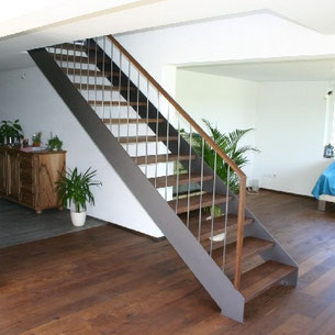 Treppe Innen Metall Holz Handlauf Luzern Willisau Stadelmann Metallbau AG