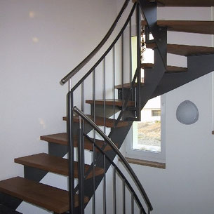 Treppe Innen Metall Holz Handlauf Luzern Willisau Stadelmann Metallbau AG