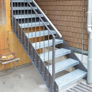 Treppe Aussen Metall Glas Luzern Willisau Stadelmann Metallbau AG