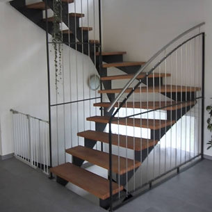 Treppe Innen Metall Holz Handlauf Luzern Willisau Stadelmann Metallbau AG