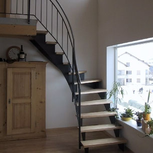 Treppe Innen Metall Holz Handlauf Luzern Willisau Stadelmann Metallbau AG