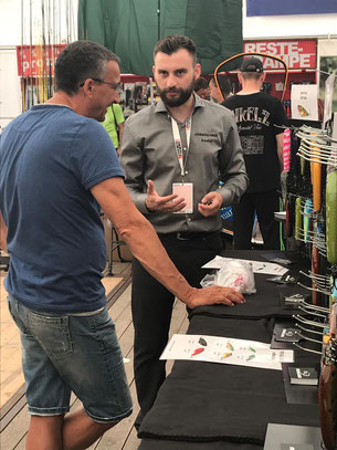 André teilt sein Köderbauwissen bei der Fishing Masters Show 2019