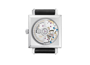 Rückseite der Tetra Neomatik/ Backside of the Tetra Neomatik. Photo copyright: Nomos Glashütte.