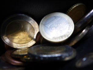 Build up a budget for fashion investments. Photo: Men's Individual Fashion.