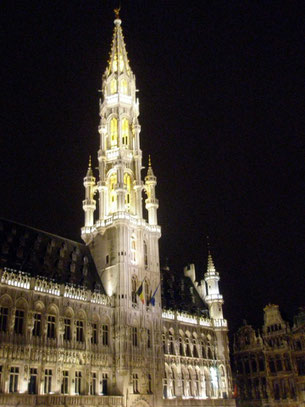 Hotel de Ville à Bruxelles. Photo: Men's Individual Fashion.