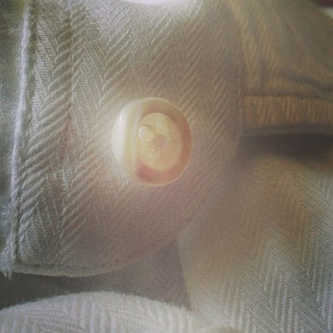 Auch das beste Hemd braucht Pflege./ Even the finest shirt needs a rest. Photo: Men's Individual Fashion.