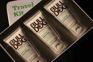 Organische Produkte als Travel Kit/ Organic products as travel kit. Photo: Men's Individual Fashion.