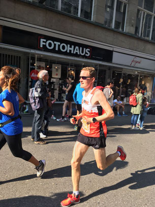 Überholmanöver auf der letzten Runde (Foto: Yvonne Turi)