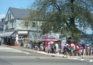 There is always a Crowd at Red's Eats in Wiscasset